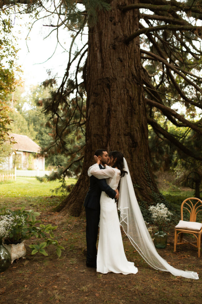 Cérémonie laïque sous un arbre en Bourgogne